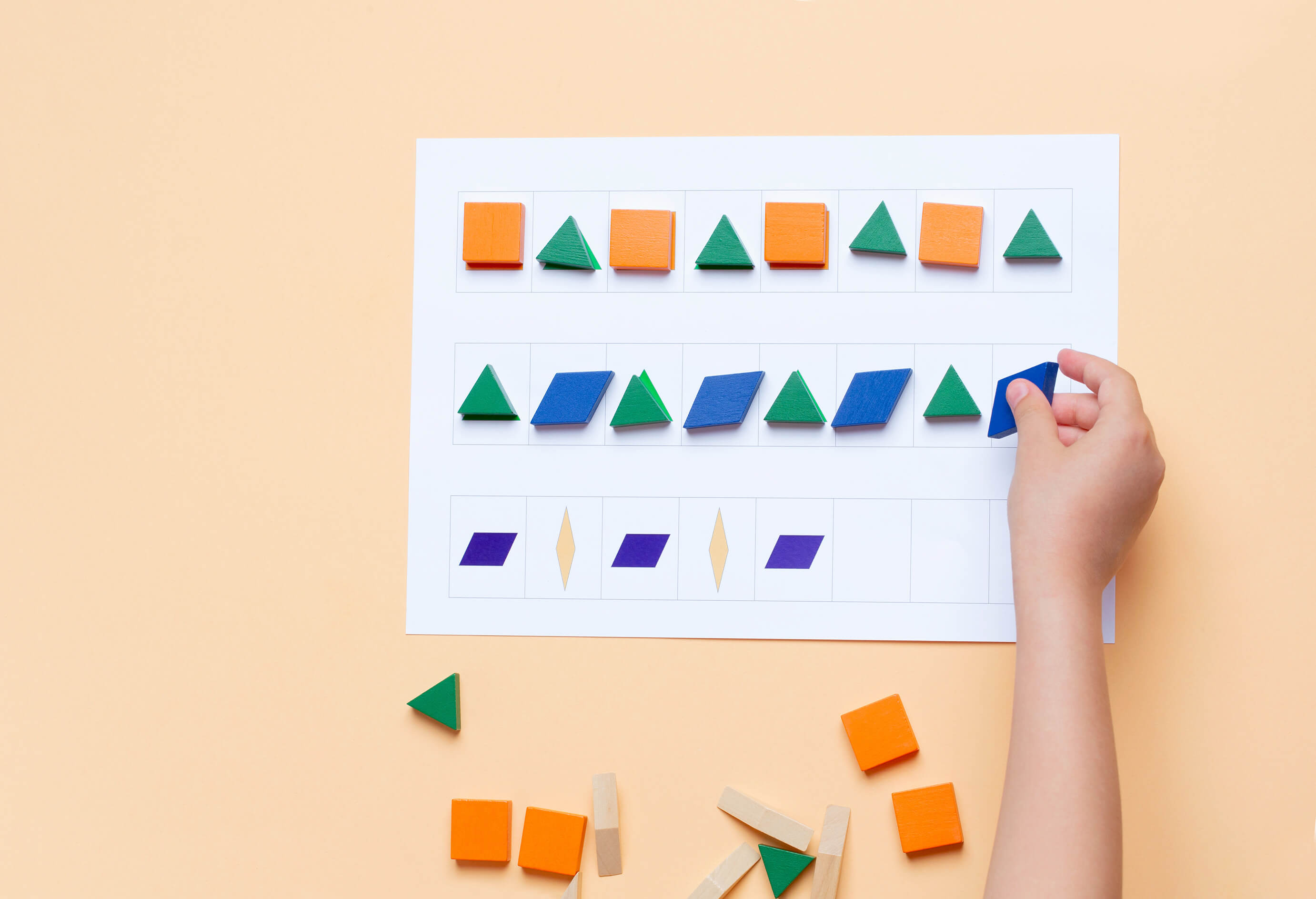 Child arranging shapes in a pattern