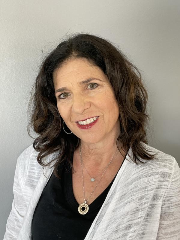 Laurie Saposhnik Team Photo